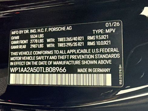 Certified 2026 Porsche Macan AWD/4WD image 25