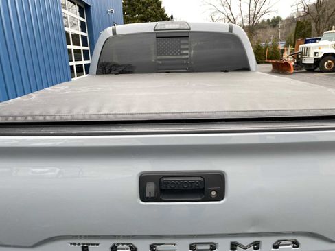 Used 2019 Toyota Tacoma TRD Off-Road image 31