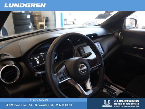 Used 2024 Nissan Kicks SR FWD image 12