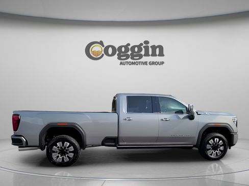 New 2026 GMC Sierra 3500 Denali w/ Denali Reserve Package image 13