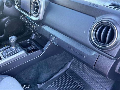 Used 2021 Toyota Tacoma TRD Off-Road w/ Technology Package image 19