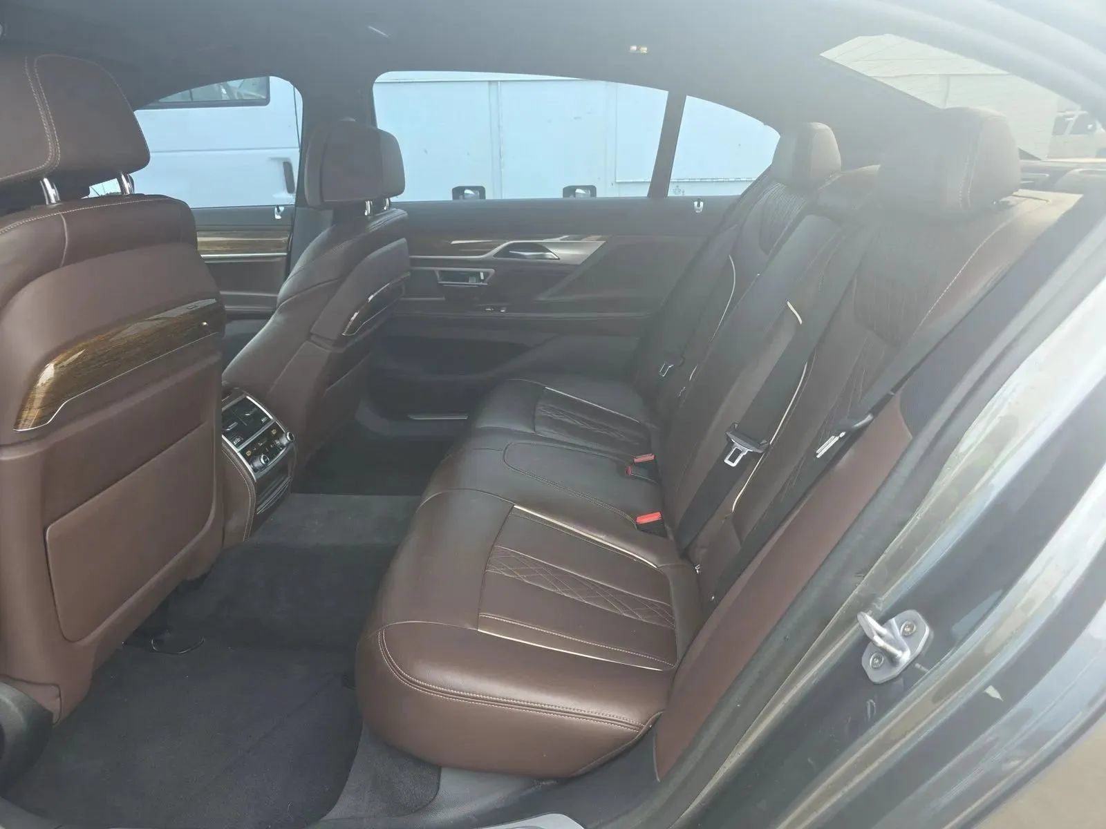 Used 2019 BMW 750i w/ M Sport Package RWD image 6