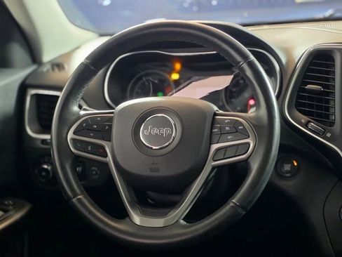 Used 2019 Jeep Cherokee Latitude Plus w/ Comfort/Convenience Group image 14