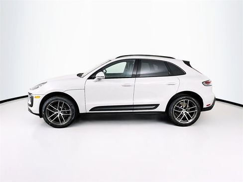 New 2026 Porsche Macan image 2