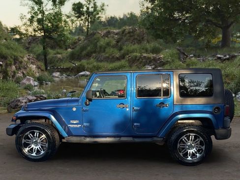 Used 2009 Jeep Wrangler Unlimited Sahara w/ Dual Top Group image 8