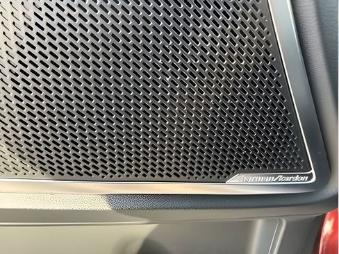 Used 2024 Kia Telluride SX w/ Towing Package image 15