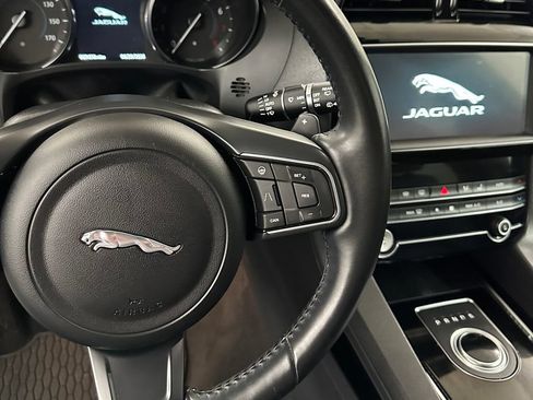 Used 2020 Jaguar F-PACE Premium AWD/4WD image 15