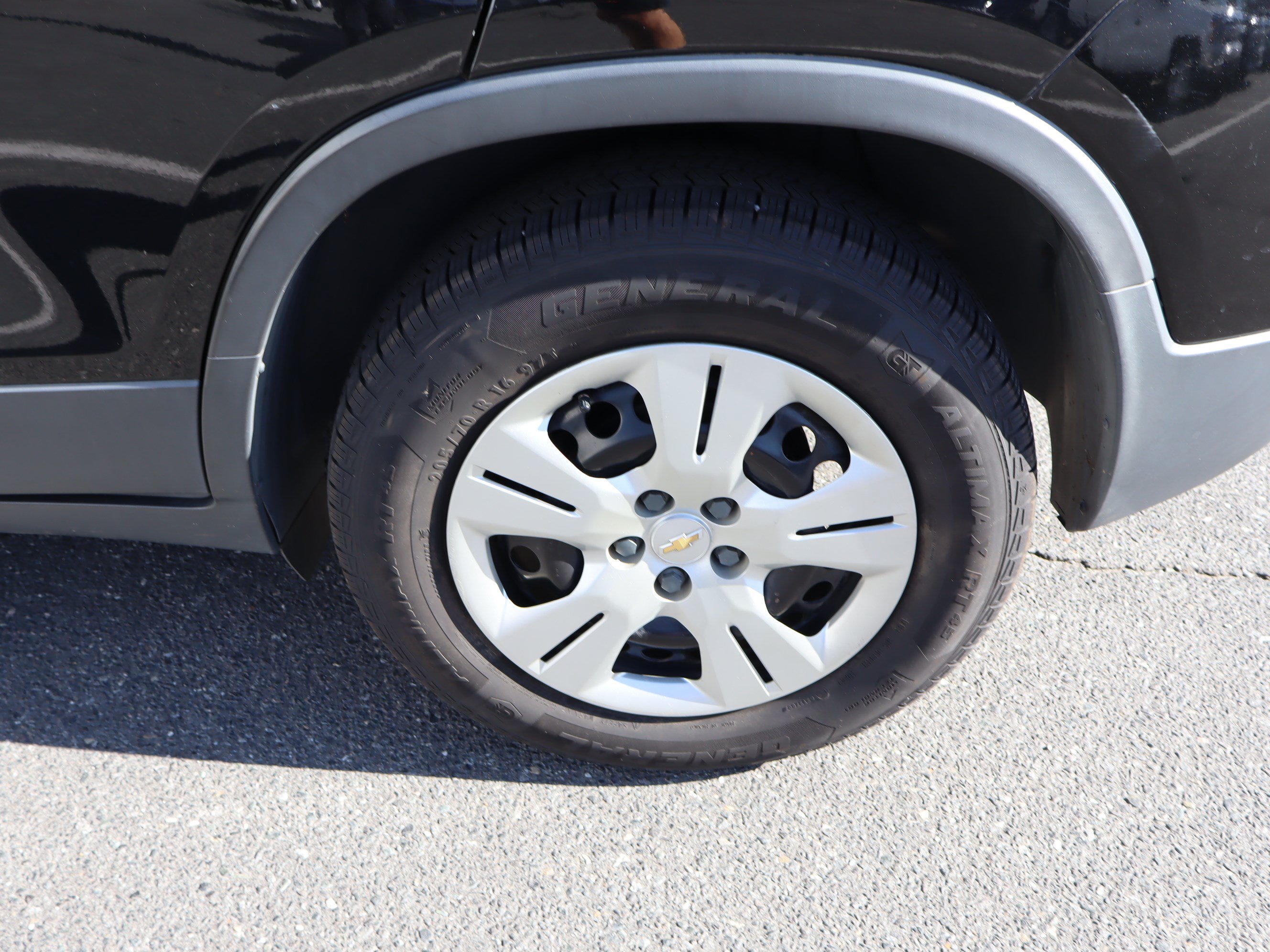 Used 2018 Chevrolet Trax LS FWD image 38