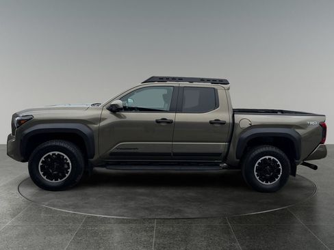 Used 2024 Toyota Tacoma TRD Off-Road AWD/4WD image 5