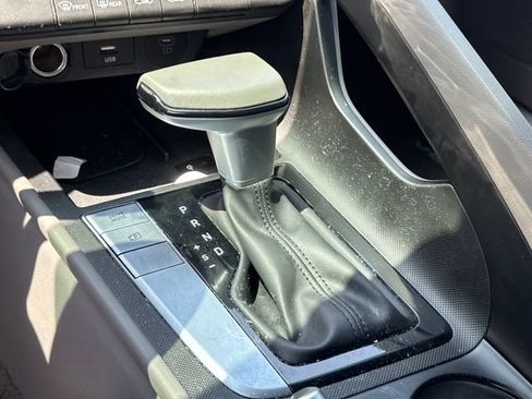 Used 2025 Hyundai Elantra Sport FWD image 14