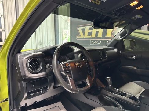 Used 2023 Toyota Tacoma TRD Off-Road w/ Technology Package AWD/4WD image 6