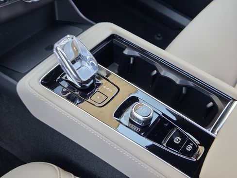 New 2026 Volvo XC90 B6 Plus w/ Protection Package Premier image 22