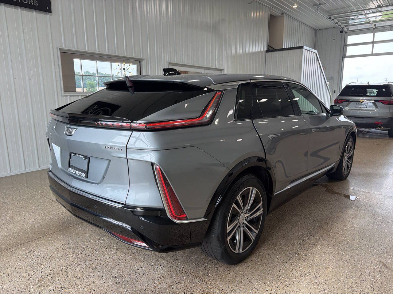 Used 2024 Cadillac Lyriq Luxury AWD/4WD image 5