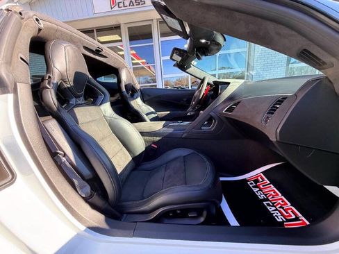 Used 2016 Chevrolet Corvette Z06 w/ 3LZ Preferred Equipment Group RWD image 44