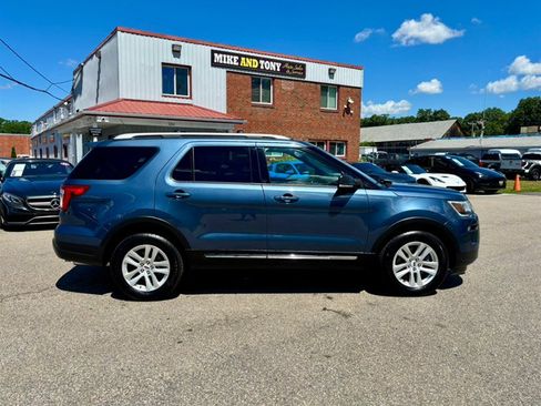 Used 2019 Ford Explorer XLT w/ Equipment Group 202A AWD/4WD image 4