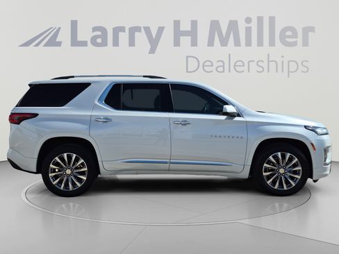 Used 2023 Chevrolet Traverse Premier FWD image 6