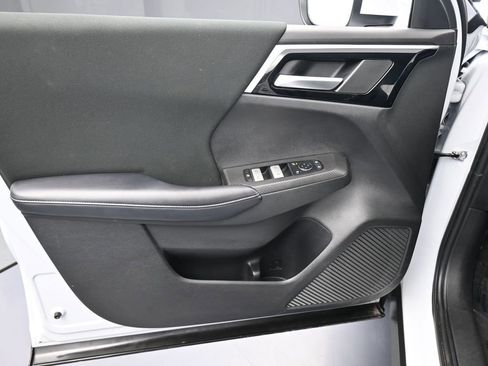 Used 2023 Mitsubishi Outlander ES image 12