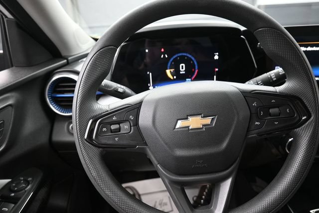 Used 2025 Chevrolet Trax LT FWD image 8