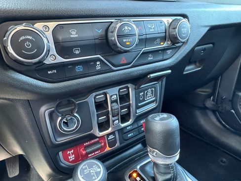 Used 2025 Jeep Wrangler Unlimited Sport S 4xe AWD/4WD image 29
