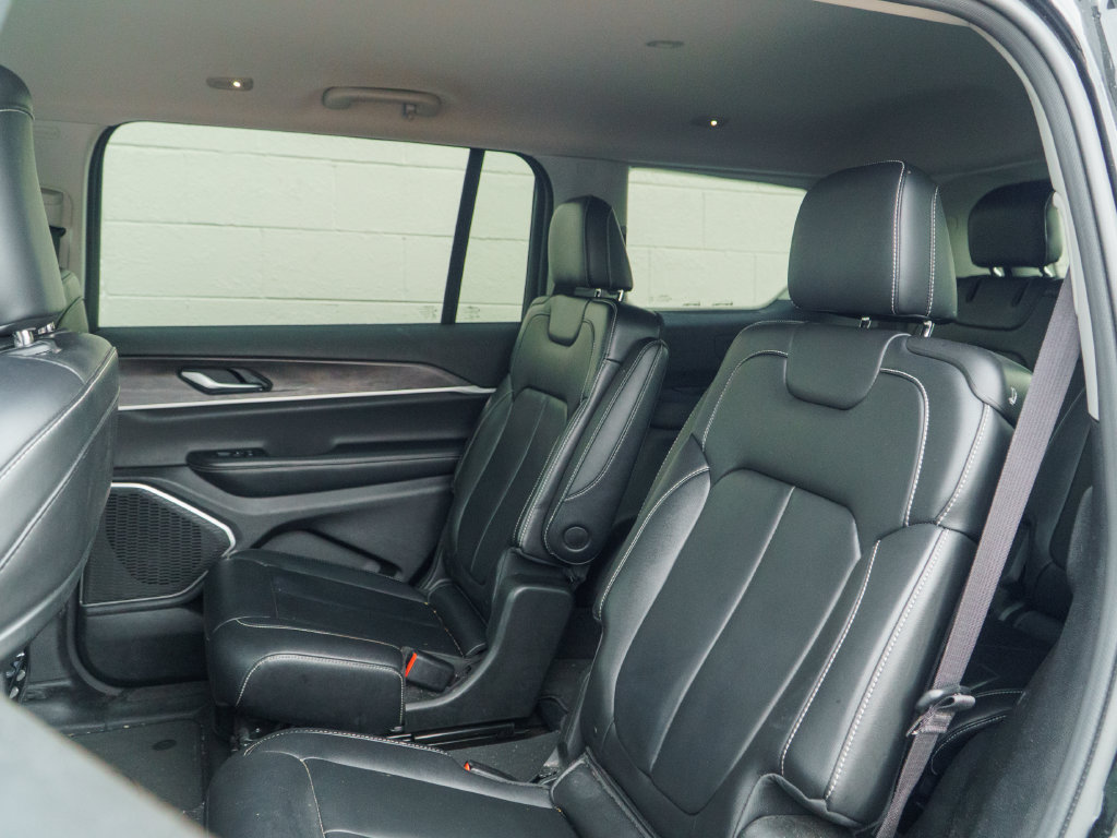 Used 2022 Jeep Grand Cherokee L Limited AWD/4WD image 18
