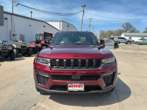 New 2026 Jeep Grand Cherokee L Limited w/ Limited Altitude Package AWD/4WD image 3
