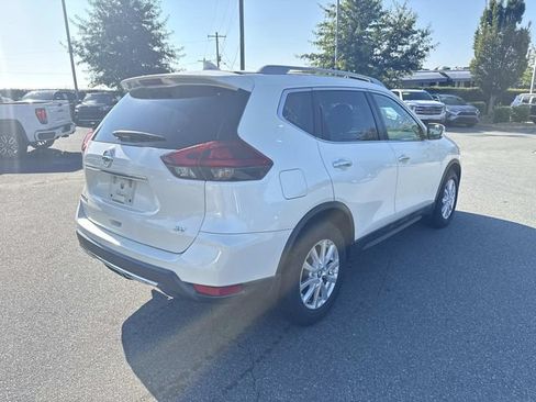 Used 2018 Nissan Rogue SV FWD image 9