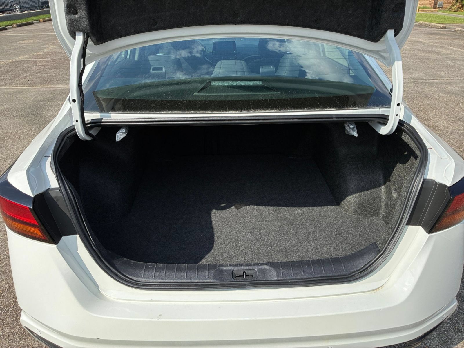 Used 2026 Nissan Altima 2.5 SV FWD image 30