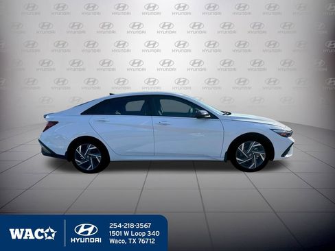 New 2025 Hyundai Elantra SEL image 11