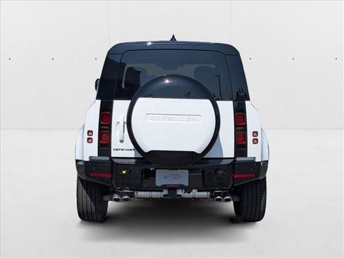 New 2025 Land Rover Defender 110 X-Dynamic SE image 8