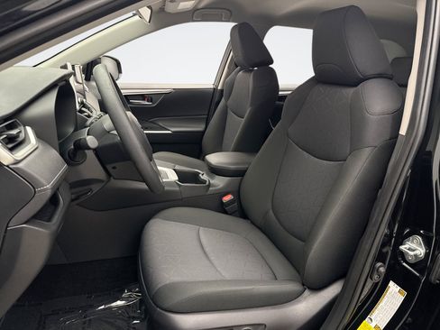 Used 2025 Toyota RAV4 XLE AWD/4WD image 11
