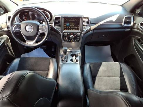 Used 2017 Jeep Grand Cherokee Altitude AWD/4WD image 8