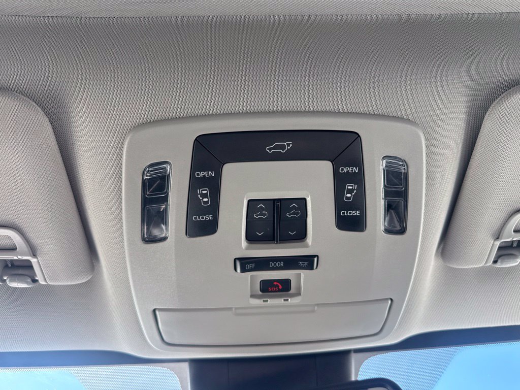 Used 2025 Toyota Sienna XLE w/ XLE Plus Package AWD/4WD image 11