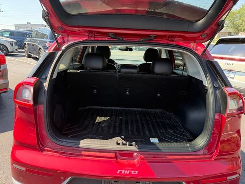 Used 2017 Kia Niro Touring FWD image 4