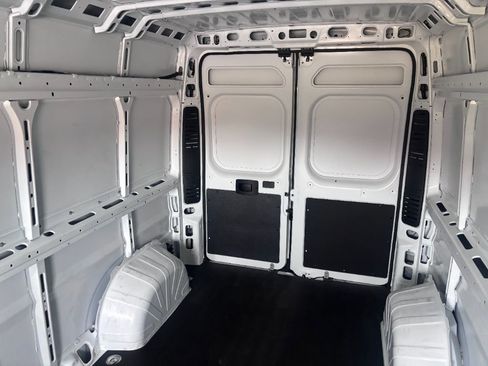 Used 2025 RAM ProMaster 2500 w/ Convenience Group image 30