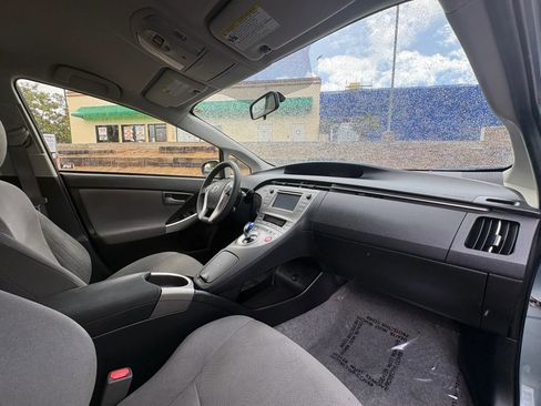 Used 2015 Toyota Prius Three image 17