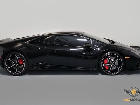Used 2021 Lamborghini Huracan EVO image 4