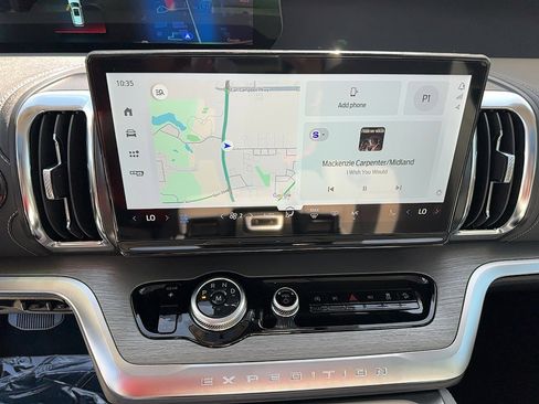 New 2025 Ford Expedition Platinum w/ Driver's Package image 16