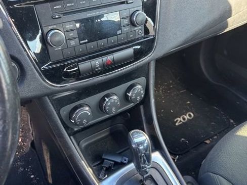 Used 2012 Chrysler 200 Touring image 16