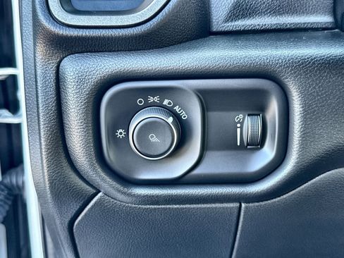 Used 2024 RAM 2500 Tradesman w/ Chrome Appearance Group image 17