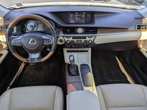Used 2016 Lexus ES 300h image 14
