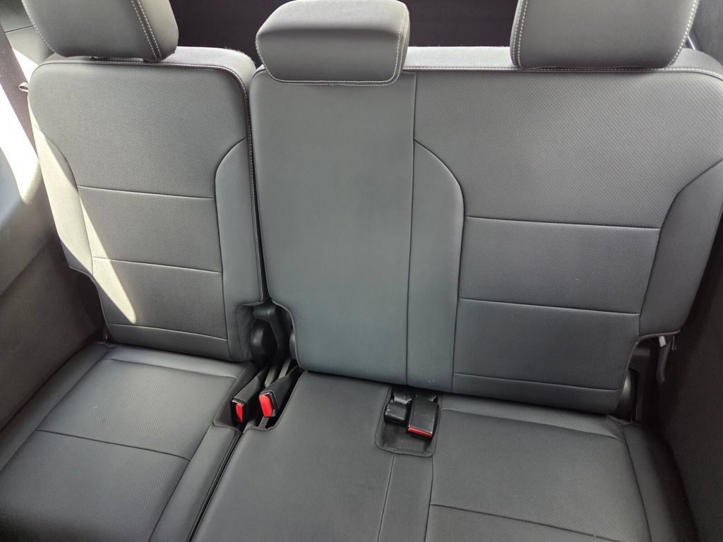 Used 2024 Chevrolet Traverse LT w/ Trailering Package AWD/4WD image 7