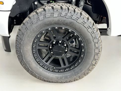 New 2026 Ford F250 Lariat w/ Black Appearance Package image 8