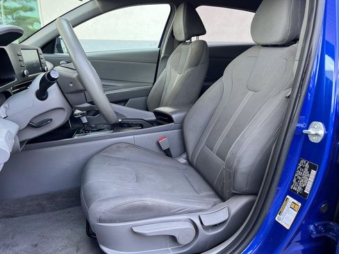 Used 2024 Hyundai Elantra SE FWD image 11