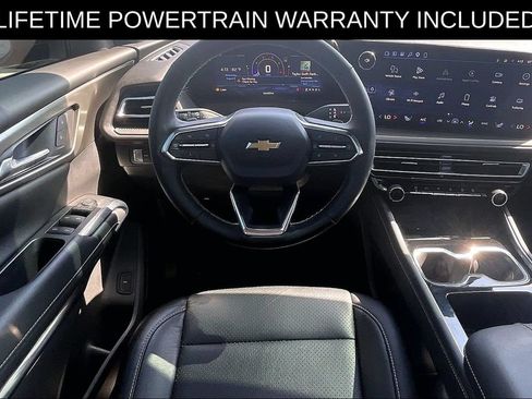 Used 2025 Chevrolet Traverse LT w/ Sun and Wheel Package FWD image 6