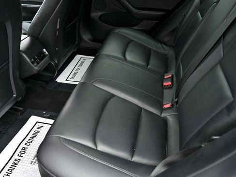 Used 2022 Tesla Model 3 Standard Range image 10