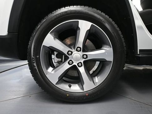 Used 2023 Jeep Grand Cherokee 4WD 4xe w/ Luxury Tech Group II image 16