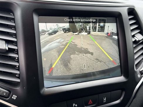 Used 2021 Jeep Cherokee Latitude Lux w/ Comfort/Convenience Group image 24