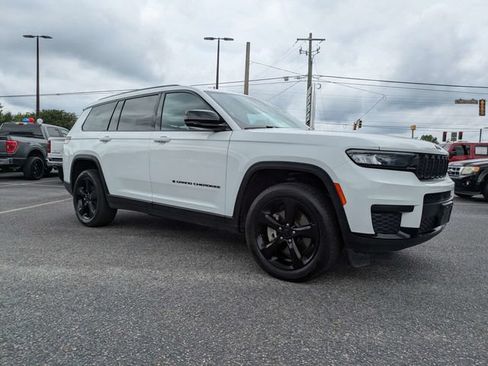 Used 2023 Jeep Grand Cherokee L Laredo AWD/4WD image 2