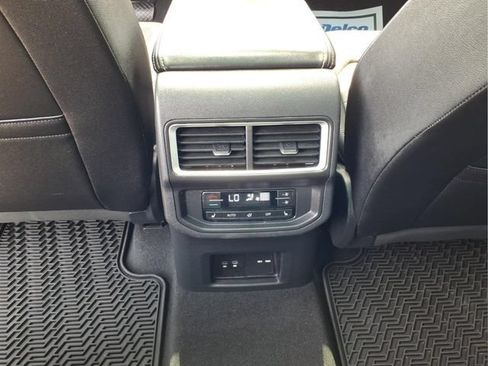 Used 2025 Volkswagen Atlas SEL AWD/4WD image 16