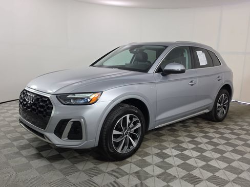 Used 2024 Audi Q5 2.0T Premium Plus w/ Premium Plus Package AWD/4WD image 3
